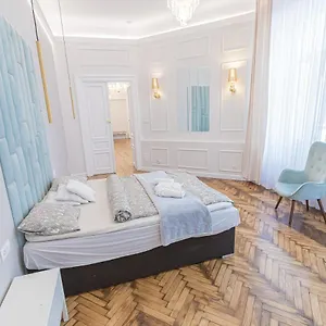 verificați disponibilitatea