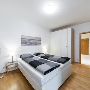 verificați disponibilitatea