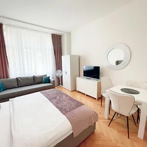 verificați disponibilitatea